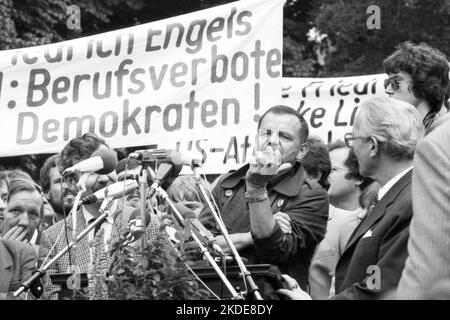 In Wuppertal wurde eine Skulptur die starke Linke zu Ehren von Friedrich Engels des Wiener Bildhauers Alfred Hrdlicka enthüllt. Juli 1981.Alfred Stockfoto