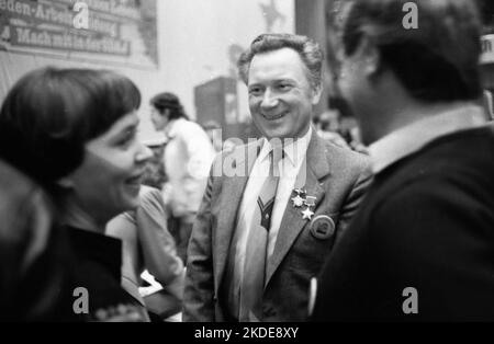 Der Bundeskongress der linken Sozialistischen Deutschen Arbeiterjugend (SDAJ) 7. im Jahr 1982. Sigmund Jaehn (M), Deutschland Stockfoto