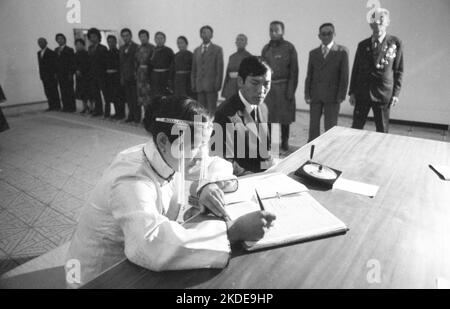 Gesichter der Mongolei unter kommunistischer Herrschaft 1982 zeigt dieses Foto.Hochzeitsfeier, MNG, Mongolei Stockfoto