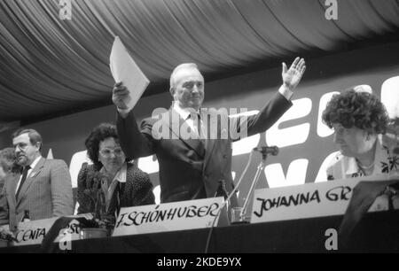 Begleitet von Protesten war die Parteikonferenz der rechtsextremen Republikaner im Jahr 1990, das Foto zeigt:, Deutschland Stockfoto