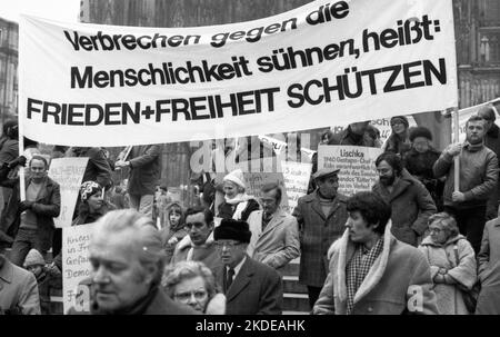 Organisationen französischer Juden und deutscher Nazi-Opfer demonstrierten für eine Verurteilung der Gestapo und des SS-Mannes Kurt Lischka, der für die verantwortlich war Stockfoto