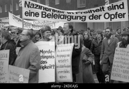 Organisationen französischer Juden und deutscher Nazi-Opfer demonstrierten für eine Verurteilung der Gestapo und des SS-Mannes Kurt Lischka, der für die verantwortlich war Stockfoto