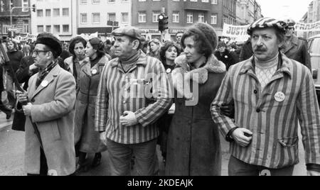 Organisationen französischer Juden und deutscher Nazi-Opfer demonstrierten für eine Verurteilung des Gestapo- und SS-Mannes Kurt Lischka, der für die verantwortlich war Stockfoto