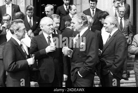 Der Krupp-Konzern nutzte den Besuch des wichtigen DDR-Politikers Günter Mittag in Bonn für Gespräche in der Villa Huegel mit Berthold Beitz Stockfoto