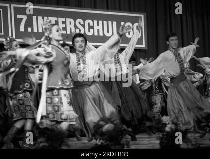 Die Bildungsmesse Interschool '80 7. am 05.05.1980 in der Westfalenhalle Dortmund. Russ.Volklore, Deutschland Stockfoto