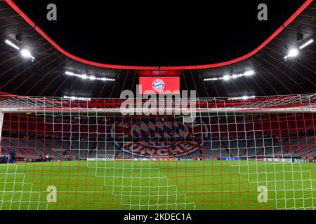 Übersicht Interior Allianz Arena, leer, FC Bayern München Logo, Anzeigetafel, München, Bayern, Deutschland Stockfoto