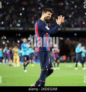 Sabadell, Barcelona, Spanien. 6.. November 2022. Barcelona Spanien 05.11.2022 Gerard Pique (FC Barcelona) Gesten während der La Liga Santander zwischen dem FC Barcelona und UD Almeria am 05. November 2022 im Camp Nou in Barcelona. (Bild: © Xavi Urgeles/ZUMA Press Wire) Stockfoto