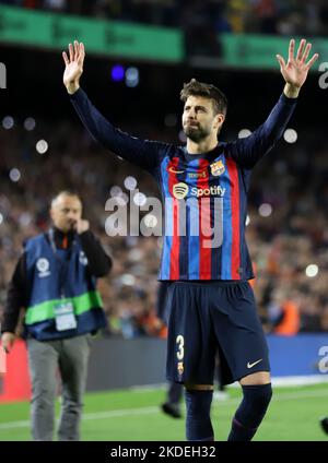 Sabadell, Barcelona, Spanien. 6.. November 2022. Barcelona Spanien 05.11.2022 Gerard Pique (FC Barcelona) Gesten während der La Liga Santander zwischen dem FC Barcelona und UD Almeria am 05. November 2022 im Camp Nou in Barcelona. (Bild: © Xavi Urgeles/ZUMA Press Wire) Stockfoto