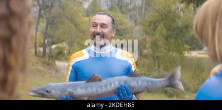 GILLES LELLOUCHE im RAUCHEN VERURSACHT HUSTEN (2022) -Originaltitel: FUMER FAIT TOUSSER-, Regie QUENTIN DUPIEUX. Quelle: Chi-Fou-Mi Productions / Album Stockfoto