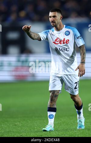 Matteo Politano von SSC Napoli ist während des Serie-A-Spiels zwischen Atalanta BC und SSC Napoli am 5. November 2022 in Bergamo, Italien, im Gewiss-Stadion unterwegs. Stockfoto