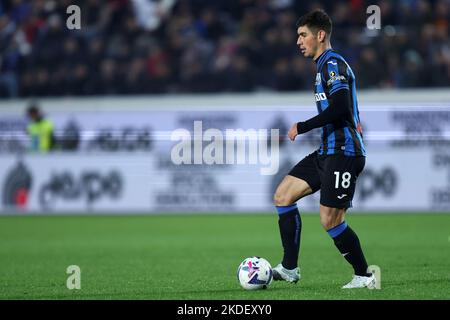 Ruslan Malinovskyi von Atalanta BC in Aktion während der Serie A Spiel zwischen Atalanta BC und SSC Napoli im Gewiss Stadium am 5. November 2022 in Bergamo, Italien . Stockfoto