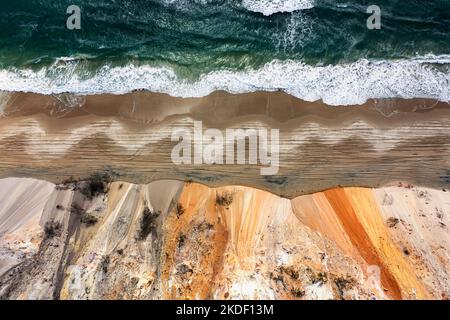 Luftaufnahme des berühmten farbigen Sandes am Rainbow Beach. Stockfoto
