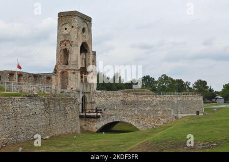 Die Krzyztopor Burg - eine der größten Ruinen einer befestigten aristokratischen Residenz in Europa. Das Dorf Ujazd in Polen Stockfoto