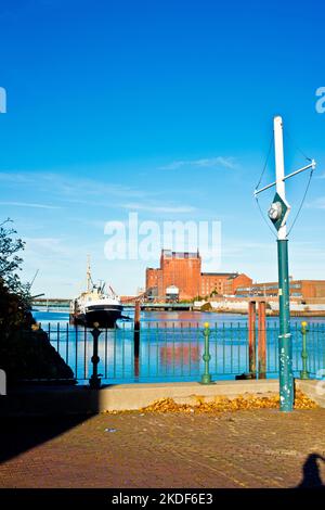 River Freshney und Corporation Bridge, Grimsby, Lincolnshire, England Stockfoto