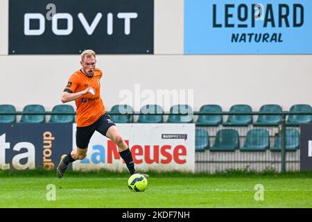 Jellert Van Landschoot (18) von KMSK Deinze während eines Fußballspiels zwischen Excelsior Virton und KMSK Deinze während des Spieltages 12. in der Challenger Pro League für die Saison 2022-2023, am Samstag, 5. November 2022 in Deinze, Belgien. FOTO STIJN AUDOOREN | SPORTPIX Stockfoto