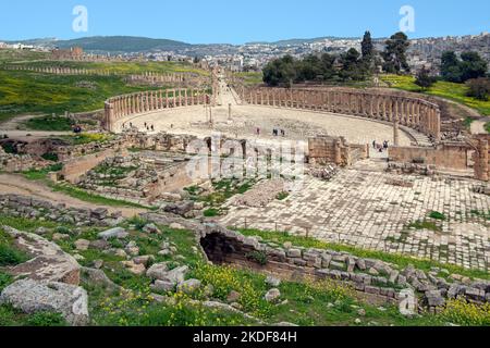Panoramablick auf die Ruinen des Forum Romanum von Jerash Jordan. Stockfoto