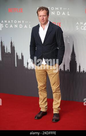 Geoffrey Streatfeild nimmt an der Weltpremiere von „Anatomy of a Scandal“ auf dem Curzon Mayfair in London Teil Stockfoto