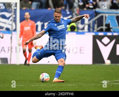 Karlsruhe, Deutschland. 05.. November 2022. Fußball: 2. Bundesliga, Karlsruher SC - Holstein Kiel, Matchday 15, im BBBank Wildpark. Marcel Franke aus Karlsruhe. Kredit: Uli Deck/dpa - WICHTIGER HINWEIS: Gemäß den Anforderungen der DFL Deutsche Fußball Liga und des DFB Deutscher Fußball-Bund ist es untersagt, im Stadion und/oder vom Spiel aufgenommene Fotos in Form von Sequenzbildern und/oder videoähnlichen Fotoserien zu verwenden oder zu verwenden./dpa/Alamy Live News Stockfoto