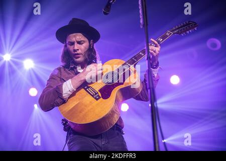 James Bay beim Auftritt im Sala Razzmatazz, Barcelona 2. Nov. 2022. Fotograf: Ale Espaliat Stockfoto