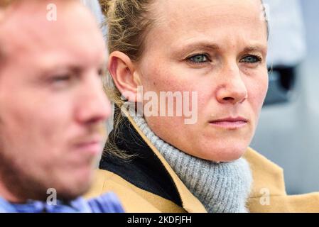 Berlin, Deutschland. 05.. November 2022. Trainer Julian Nagelsmann (FCB), Teamleiter, Headcoach, Coach, Kathleen KRÜGER, Teamchef FCB im Spiel HERTHA BSC BERLIN - FC BAYERN MÜNCHEN 2-3 1.Deutsche Fußballliga am 4. November 2022 in Berlin, Deutschland. Saison 2022/2023, Spieltag 13, 1.Bundesliga, FCB, München, 13.Spieltag Credit: Peter Schatz/Alamy Live News Stockfoto