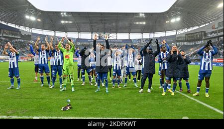 Die Spieler von Gent feiern am Sonntag, dem 06. November 2022, in Gent, am 16. Tag der „Jupiler Pro League“ der ersten Division der belgischen Meisterschaft 2022-2023, ein Fußballspiel zwischen KAA Gent und Club Brugge. BELGA FOTO DAVID CATRY Stockfoto