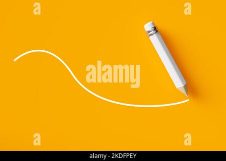Weißer Bleistift zeichnet eine geschwungene Linie auf gelbem Hintergrund. Kreativer Hintergrund für Geschäfts- oder Bildungskonzept. 3D Rendern. Stockfoto