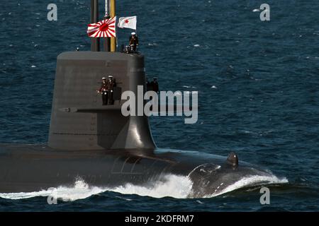 Präfektur Kanagawa, Japan. 06.. November 2022. Das japanische U-Boot JS Taigei (SS-513) der maritimen Selbstverteidigungskräfte nimmt am Sonntag, den 6. November 2022, an der internationalen Flottenüberprüfung 70. in der Sagami Bay in der Präfektur Kanagawa, Japan, Teil. Foto von Keizo Mori/UPI Credit: UPI/Alamy Live News Stockfoto