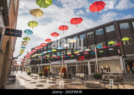 Viborg, Dänemark, juli 2018: People Walk in Denmark Stockfoto