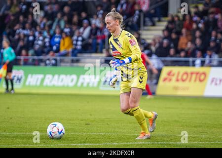 Frankfurt, Deutschland. 06.. November 2022. Frankfurt, Deutschland, November 6. 2022: Torhüterin Jasmin Pal (26 Köln) beim FLYERALARM Frauen-Bundesliga-Spiel zwischen Eintracht Frankfurt und 1. FC Köln im Stadion Brentanobad in Frankfurt am Main. (Norina Toenges/Sports Press Photo/SPP) Quelle: SPP Sport Press Photo. /Alamy Live News Stockfoto