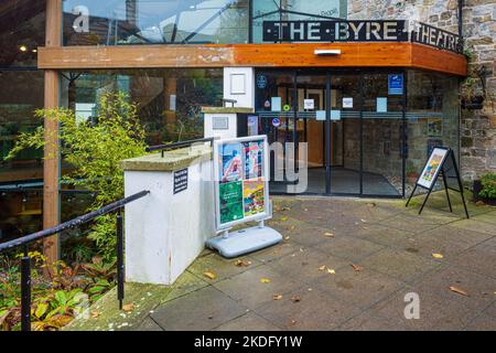 The Byre Theatre St Andrews Scotland. Das 1933 vom Schauspieler Charles Marford gegründete Gebäude wurde 2001 als Architekt der Nicoll Russell Studios eröffnet. Stockfoto