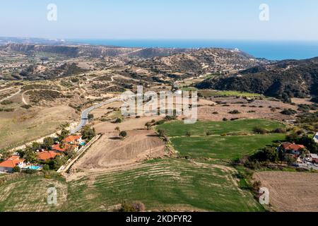 Luftaufnahme der Bucht von Pissouri, Limassol District, Zypern. Stockfoto