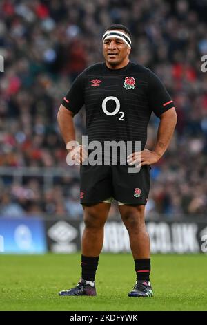 Twickenham, Großbritannien. 06.. November 2022. Mako Vunipola aus England während des Spiels während des Herbst-Länderspiels England gegen Argentinien im Twickenham Stadium, Twickenham, Großbritannien, 6.. November 2022 (Foto von Craig Thomas/News Images) in Twickenham, Großbritannien am 11/6/2022. (Foto von Craig Thomas/News Images/Sipa USA) Quelle: SIPA USA/Alamy Live News Stockfoto