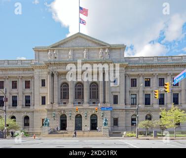 Das Cuyahoga County Court House ist ein visueller Zwilling des Cleveland City Hall, zwei Blocks östlich an der Lakeside Avenue. Stockfoto