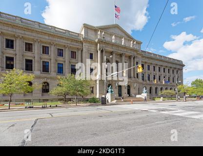 Das Cuyahoga County Court House ist ein visueller Zwilling des Cleveland City Hall, zwei Blocks östlich an der Lakeside Avenue. Stockfoto