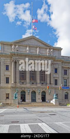 Das Cuyahoga County Court House ist ein visueller Zwilling des Cleveland City Hall, zwei Blocks östlich an der Lakeside Avenue. Stockfoto