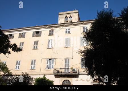 Haus Fassade in Ile Rousse Korsika am mittelmeer im Sommer Stockfoto