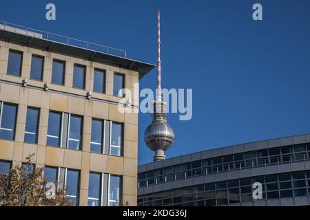 Berlin, Deutschland. 06.. November 2022. Der Berliner Fernsehturm am 6. November 2022. (Foto: Michael Kuenne/PRESSCOV/Sipa USA) Quelle: SIPA USA/Alamy Live News Stockfoto