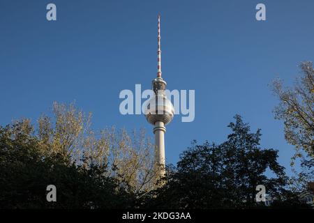 Berlin, Deutschland. 06.. November 2022. Der Berliner Fernsehturm am 6. November 2022. (Foto: Michael Kuenne/PRESSCOV/Sipa USA) Quelle: SIPA USA/Alamy Live News Stockfoto