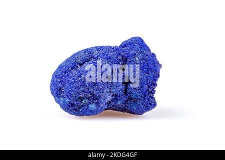 Ungeschnittener Royal Blue Azurit oder Chessylit Mineralstein isoliert auf weißem Hintergrund Stockfoto