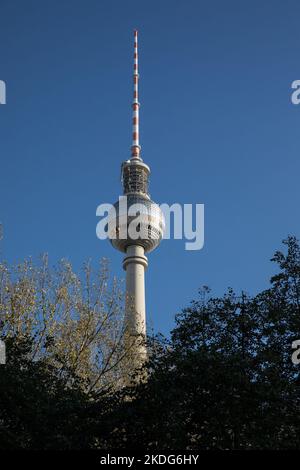 Berlin, Deutschland. 6.. November 2022. Der Berliner Fernsehturm am 6. November 2022. (Bild: © Michael Kuenne/PRESSCOV über ZUMA Press Wire) Stockfoto