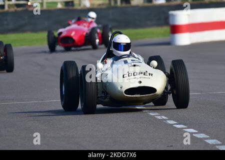 Thomas Matzelberger, Cooper-Climax T45/51, Richmond und Gordon Trophäen, 25 Minuten Rennen für 2500cc Grand-Prix-Fahrzeuge, die zwischen den Rennen gefahren wären Stockfoto