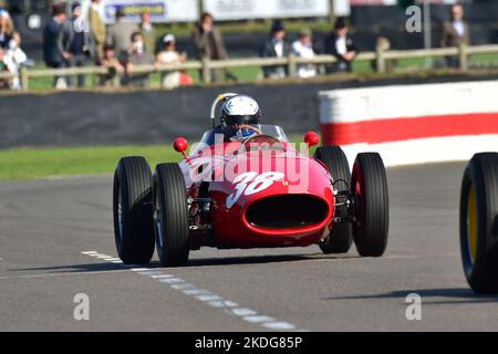 Richard Wilson, Ferrari 246 Dino, Richmond und Gordon Trophäen, 25 Minuten Rennen für 2500cc Grand Prix Autos, die zwischen 1954 gefahren wären Stockfoto