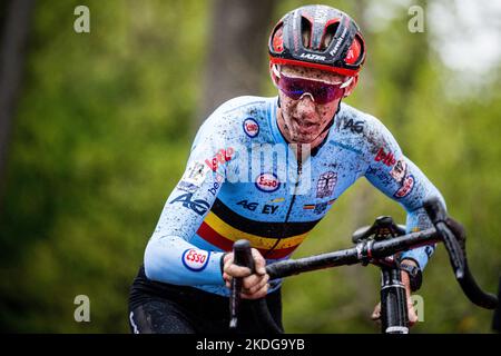 Der Belgier Michael Vanthourenhout wurde während des Elite-Rennens der Männer bei der Europameisterschaft Cyclocross Cycling am Sonntag, 06. November 2022, in Namur, Belgien, in Aktion gezeigt. BELGA FOTO JASPER JACOBS Stockfoto