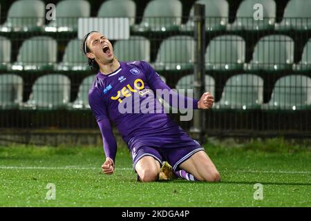 Beerschots Nokkvi Thorisson feiert nach einem Treffer bei einem Fußballspiel zwischen Lommel SK und Beerschot VA am Sonntag, 06. November 2022 in Lommel, am 12. Tag der 'Challenger Pro League' 2022-2023, 1B. Division der belgischen Meisterschaft. BELGA FOTO JILL DELSAUX Stockfoto