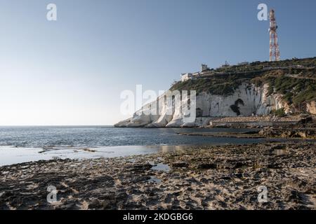 Die Natur des Mittelmeers, der Grottos-Felsen von Rosh Hanikra, in Nordgalilea, Israel, Nordgrenze mit dem Libanon Stockfoto