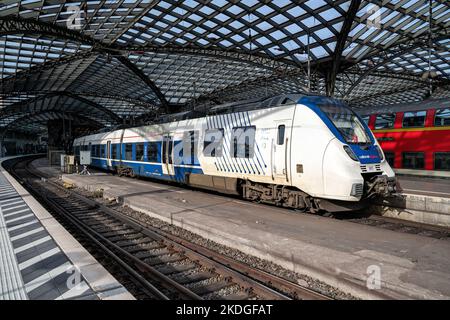 National Express Bombardier Talent 2 Regionalzug am Kölner Hauptbahnhof Stockfoto