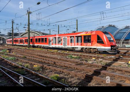 vareo Alstom Coradia lint 81 Zug am Kölner Hauptbahnhof Stockfoto