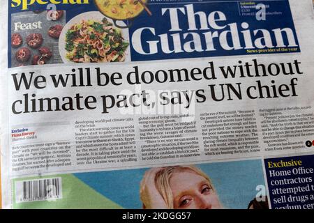 „Ohne Klimapakt werden wir zum Scheitern verurteilt sein“, sagt UN-Chef Antonio Guterres auf der Titelseite der Zeitung Guardian vom 5. November 2022 in London, Großbritannien Stockfoto