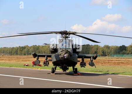 Kleine Brogel, Belgien - SEP 09, 2018: Statische Darstellung eines Angriffshubschraubers der niederländischen Luftwaffe Apache AH-64 auf einer Flugschau in kleine Brogel, Belgien. Stockfoto