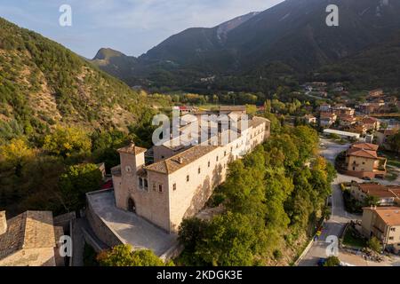 Luftaufnahme der Stadt Piobbico in der Region Marken in Italien Stockfoto